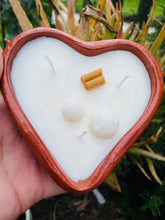 Cargar imagen en el visor de la galería, Vela Love Heart | Bandeja mexicana auténtica con forma de corazón | Vela perfumada para San Valentín
