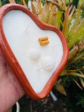 Cargar imagen en el visor de la galería, Vela Love Heart | Bandeja mexicana auténtica con forma de corazón | Vela perfumada para San Valentín