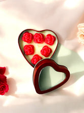 Cargar imagen en el visor de la galería, Vela de corazón de rosas rojas | Vela aromática con forma de corazón rojo | Vela con aroma coqueto | Cera de soja