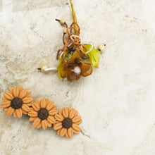 Load image into Gallery viewer, Three  lined gold daisy hair clip
