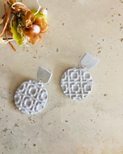 Load image into Gallery viewer, Light silver fashionable earrings for she