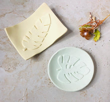 Load image into Gallery viewer, Unique flowers and leaves jewelry holders