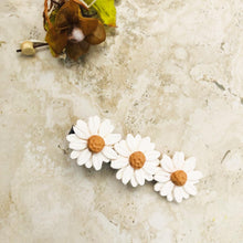 Load image into Gallery viewer, best etsy seller polymer clay hair pieces white daisy shape