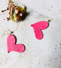 Load image into Gallery viewer, Alex | Curvy Grande Textured Heart Pendants for Women