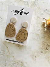 Load image into Gallery viewer, best design of light brown pendants