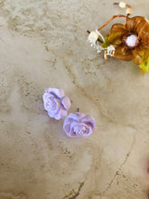 Load image into Gallery viewer, lavender color roses stud