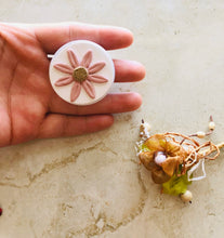 Load image into Gallery viewer, Cute fashion phone holder