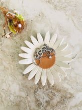 Load image into Gallery viewer, Ideal gift for women to organize jewelry flower shape