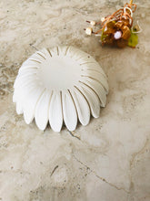 Load image into Gallery viewer, Creative jewelry holder bowl shape