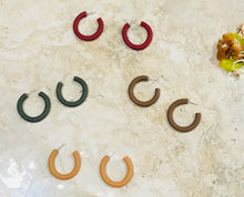 Load image into Gallery viewer, Elegant circle hoops for women