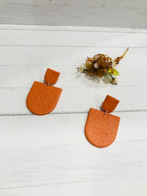 Load image into Gallery viewer, autumn pendants