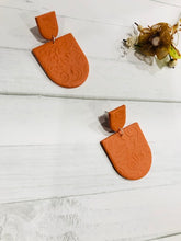 Load image into Gallery viewer, Clay U shape earrings