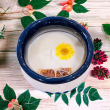 Load image into Gallery viewer, Authentic Cantarito Candle | Mexican Holiday Candle | Natural Soy Wax with Dried Flowers | Clay Mug with Spices | Color Espiga Large Candle