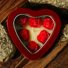 Cargar imagen en el visor de la galería, Vela de corazón de rosas rojas | Vela aromática con forma de corazón rojo | Vela con aroma coqueto | Cera de soja
