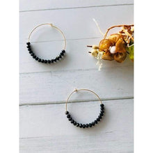Cargar imagen en el visor de la galería, beaded hoop earrings
