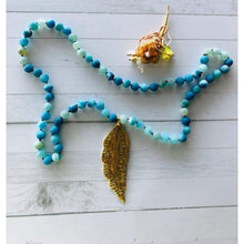 Cargar imagen en el visor de la galería, Leaf pendant 
