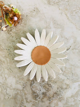Load image into Gallery viewer, Beautiful daisy trinket dish for bride and wife

