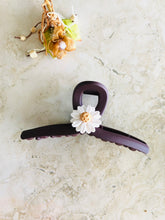 Load image into Gallery viewer, Gina | Matte Craw Clips with Handcrafted Stylish Daisy
