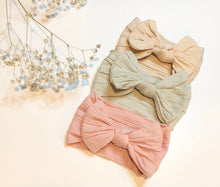 Load image into Gallery viewer, Bows Buzz | Natural Girls Headband
